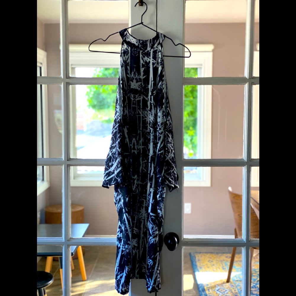 COLD SHOULDER DRESS. size 6. oversized. Palm trees. vacation. beach.
